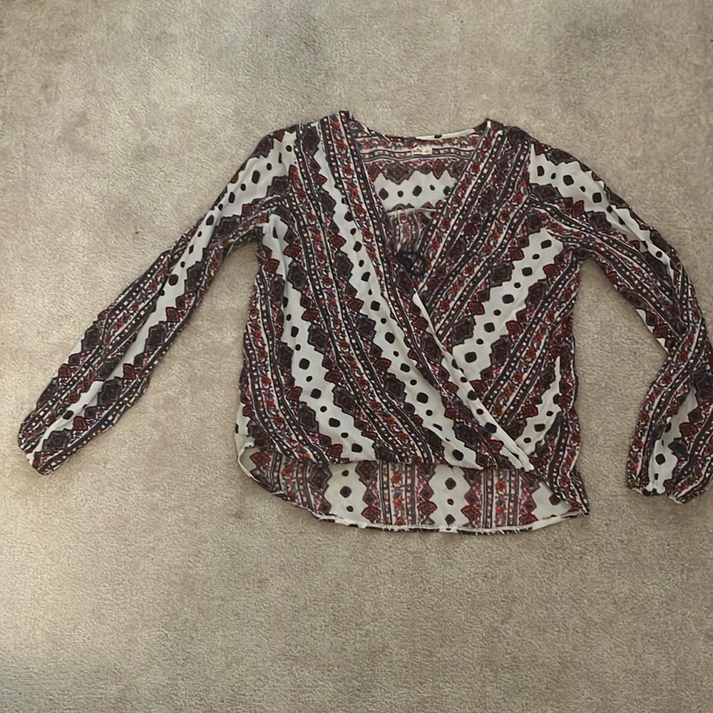 Classy Hollister blouse, size small.